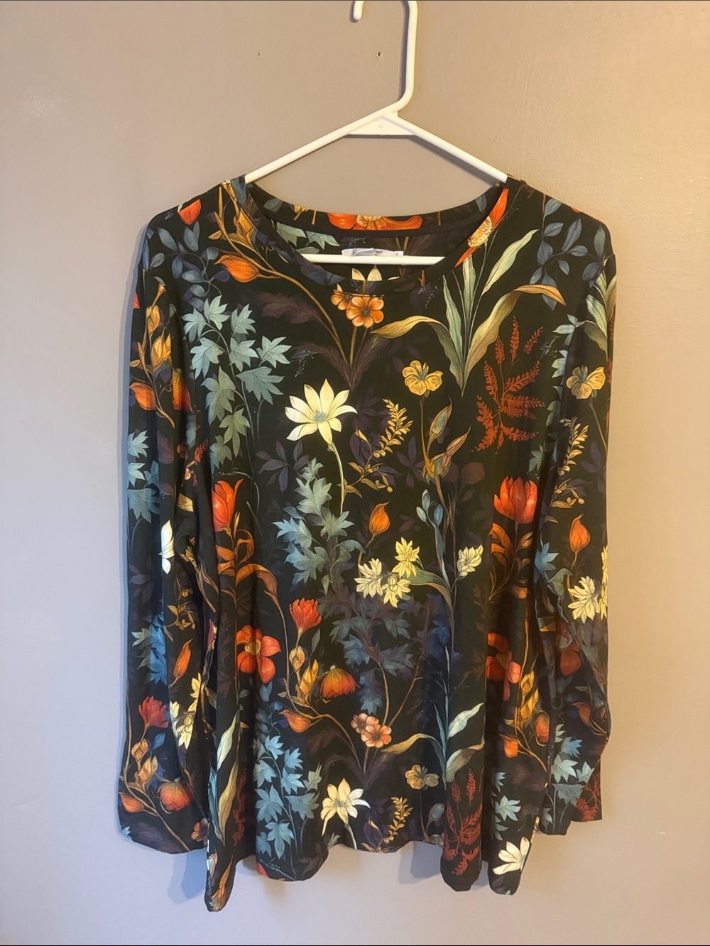 Chico’s Long Sleeve Pullover Top. Floral. Size XXL